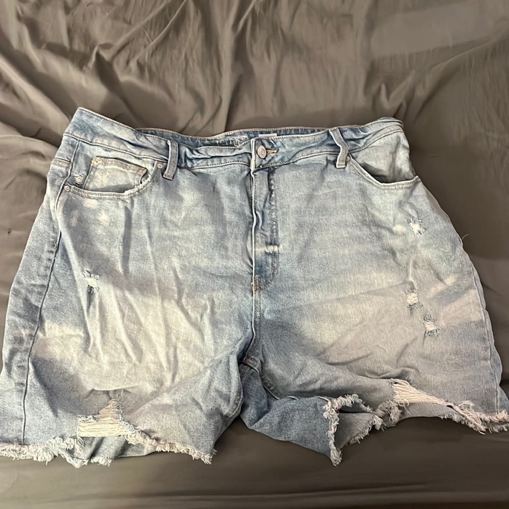 Denim distressed shorts